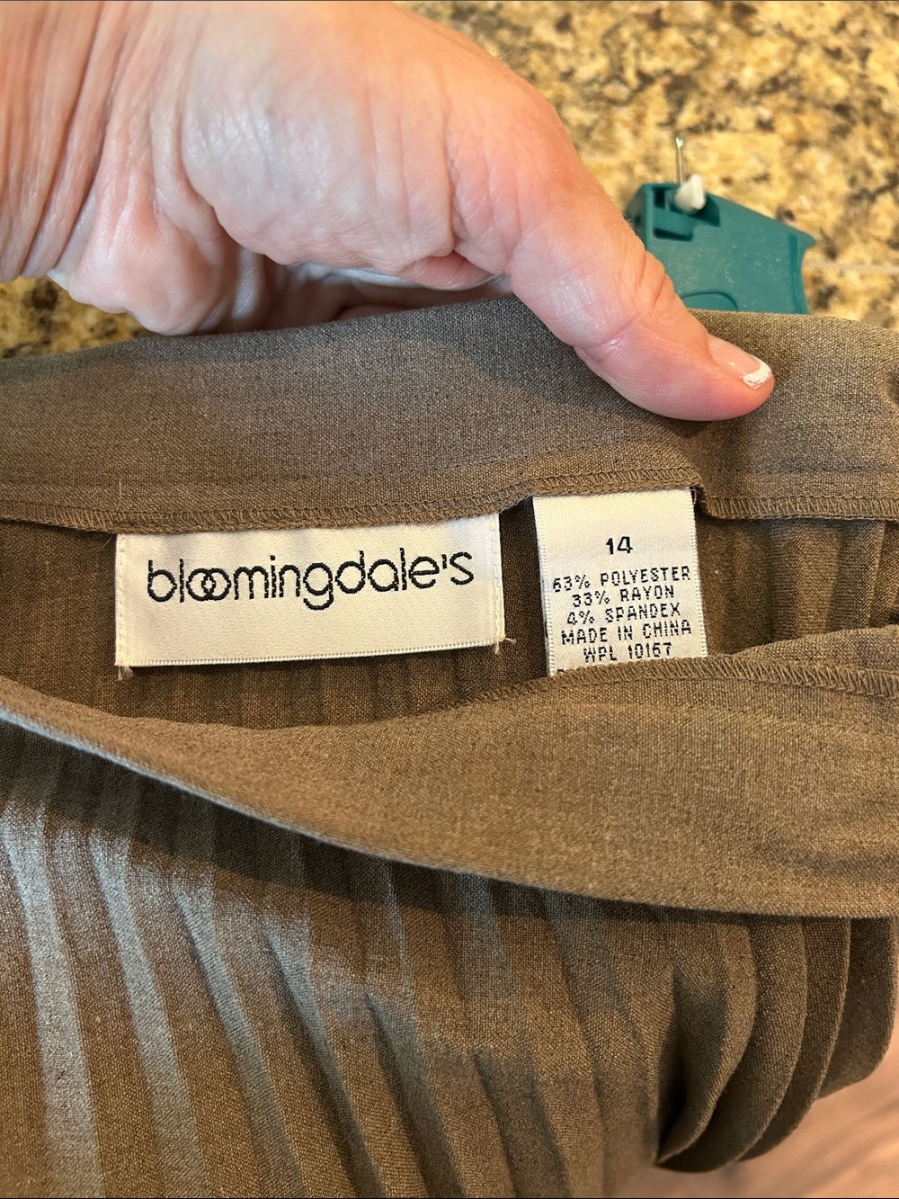NWT Bloomingdale’s Sz 14 Pleated Midi Skirt in Taupe - Picture 2 of 3